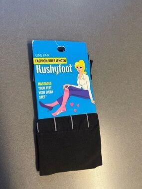 Y2K - early 2000’s : Kushyfoot Fashion Knee Length Socks - Pinstripe / Black NEW